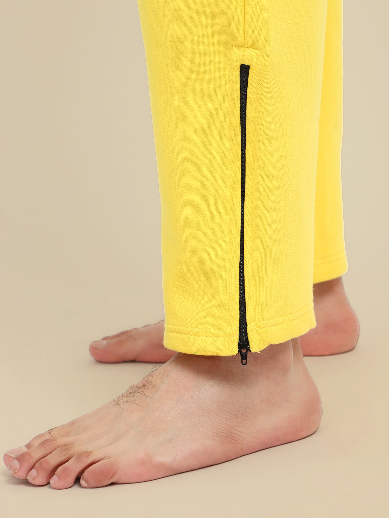 Amswan Men'S Yellow Cord Set: Half Zipper Sweatshirt & Sweatpants For Ultimate Comfort And Style